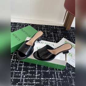 Услуги покупке товаров  Bottega Venet, новейшая модель летних же
