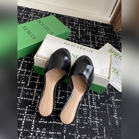 Услуги покупке товаров  Bottega Venet, новейшая модель летних же