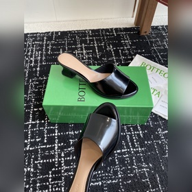 Услуги покупке товаров  Bottega Venet, новейшая модель летних же