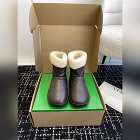 Услуги покупке товаров  Bottega Venet представляет обновленную м