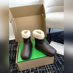 Услуги покупке товаров  Bottega Venet представляет обновленную м