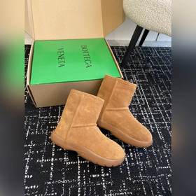 Bottega Venet представляет обновленную версию новых простых зимни