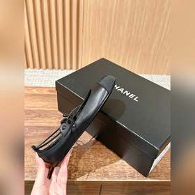 Chanels ultra-popular Mary Jane shoes from the early spring Milan