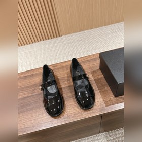 Оригинальные туфли Chanel Mary Jane, приобретенные в официальном