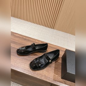 Оригинальные туфли Chanel Mary Jane, приобретенные в официальном 