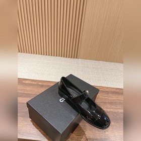 Оригинальные туфли Chanel Mary Jane, приобретенные в официальном 