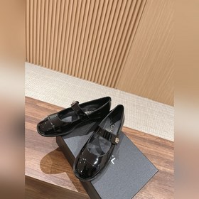 Оригинальные туфли Chanel Mary Jane, приобретенные в официальном 