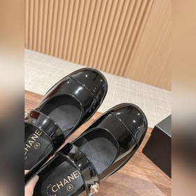Оригинальные туфли Chanel Mary Jane, приобретенные в официальном 