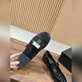 Оригинальные туфли Chanel Mary Jane, приобретенные в официальном 