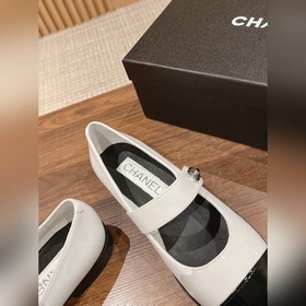Оригинальные туфли Chanel Mary Jane, приобретенные в официальном 