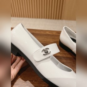 Оригинальные туфли Chanel Mary Jane, приобретенные в официальном 