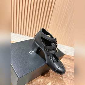 Новейшие туфли Chanel с тремя ремешками толстым каблуком. Выглядя