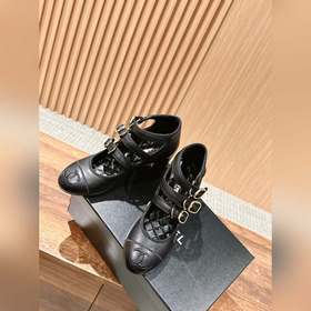 Новейшие туфли Chanel с тремя ремешками толстым каблуком. Выглядя