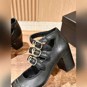 Новейшие туфли Chanel с тремя ремешками толстым каблуком. Выглядя
