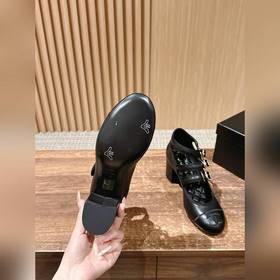 Новейшие туфли Chanel с тремя ремешками толстым каблуком. Выглядя