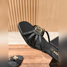 Новые весенне-летние сандалии Chanel на толстом каблуке Двойная з
