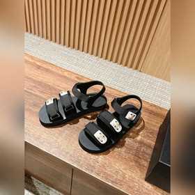 Весенне-летние сандалии Chanel с липучкой. Эти туфли на пенной по