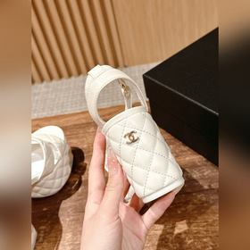 Новинки Chanel весна-лето Сандалии на толстой подошве и высоком к