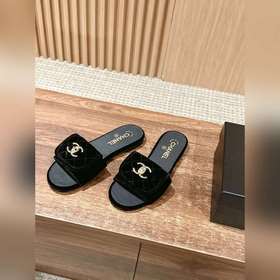 Сумка Chanel с застежкой виде ромбов и тапочки Как только вы их н