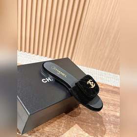 Сумка Chanel с застежкой виде ромбов и тапочки Как только вы их н