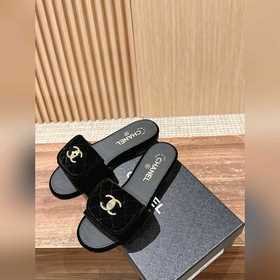 Сумка Chanel с застежкой виде ромбов и тапочки Как только вы их н