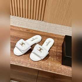 Сумка Chanel с застежкой виде ромбов и тапочки Как только вы их н