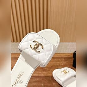 Сумка Chanel с застежкой виде ромбов и тапочки Как только вы их н