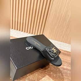 Сумка Chanel с застежкой виде ромбов и тапочки Как только вы их н