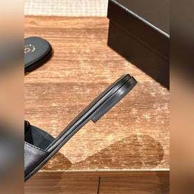 Сумка Chanel с застежкой виде ромбов и тапочки Как только вы их н