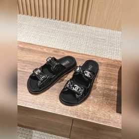 Сандалии Chanel с липучкой Каждый год в классической коллекции C