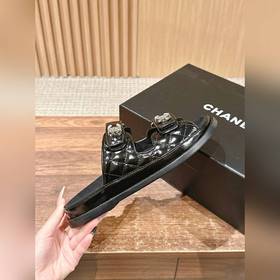 Сандалии Chanel с липучкой Каждый год в классической коллекции C
