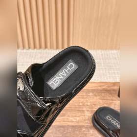 Сандалии Chanel с липучкой Каждый год в классической коллекции C