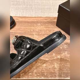 Сандалии Chanel с липучкой Каждый год в классической коллекции C