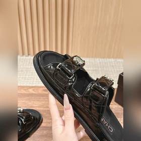 Сандалии Chanel с липучкой Каждый год в классической коллекции C