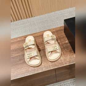 Сандалии Chanel с липучкой Каждый год в классической коллекции C