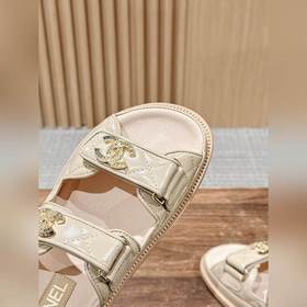 Сандалии Chanel с липучкой Каждый год в классической коллекции C