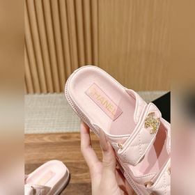 Сандалии Chanel с липучкой Каждый год в классической коллекции C