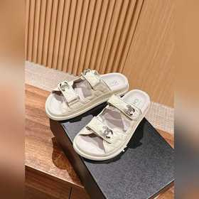Сандалии Chanel с липучкой Каждый год в классической коллекции C