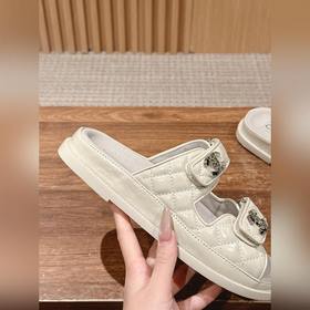 Сандалии Chanel с липучкой Каждый год в классической коллекции C