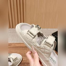 Сандалии Chanel с липучкой Каждый год в классической коллекции C