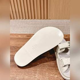 Сандалии Chanel с липучкой Каждый год в классической коллекции C