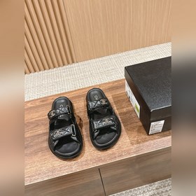 Сандалии Chanel с липучкой Каждый год в классической коллекции C