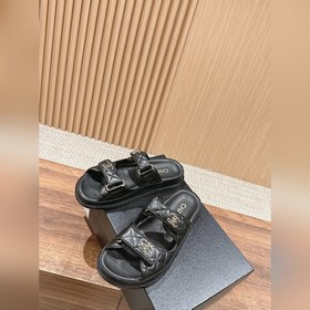 Сандалии Chanel с липучкой Каждый год в классической коллекции C