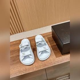 Сандалии Chanel с липучкой Каждый год в классической коллекции C