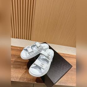 Сандалии Chanel с липучкой Каждый год в классической коллекции C