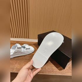 Сандалии Chanel с липучкой Каждый год в классической коллекции C