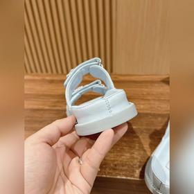 Сандалии Chanel с липучкой Каждый год в классической коллекции C