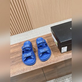 Сандалии Chanel с липучкой Каждый год в классической коллекции C