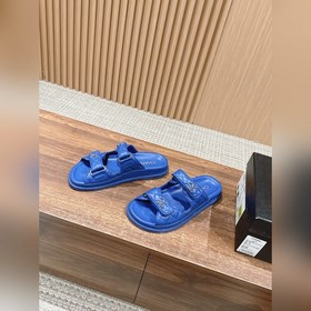 Сандалии Chanel с липучкой Каждый год в классической коллекции C