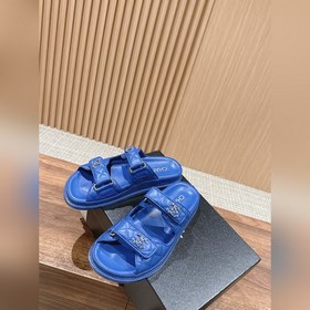Сандалии Chanel с липучкой Каждый год в классической коллекции C